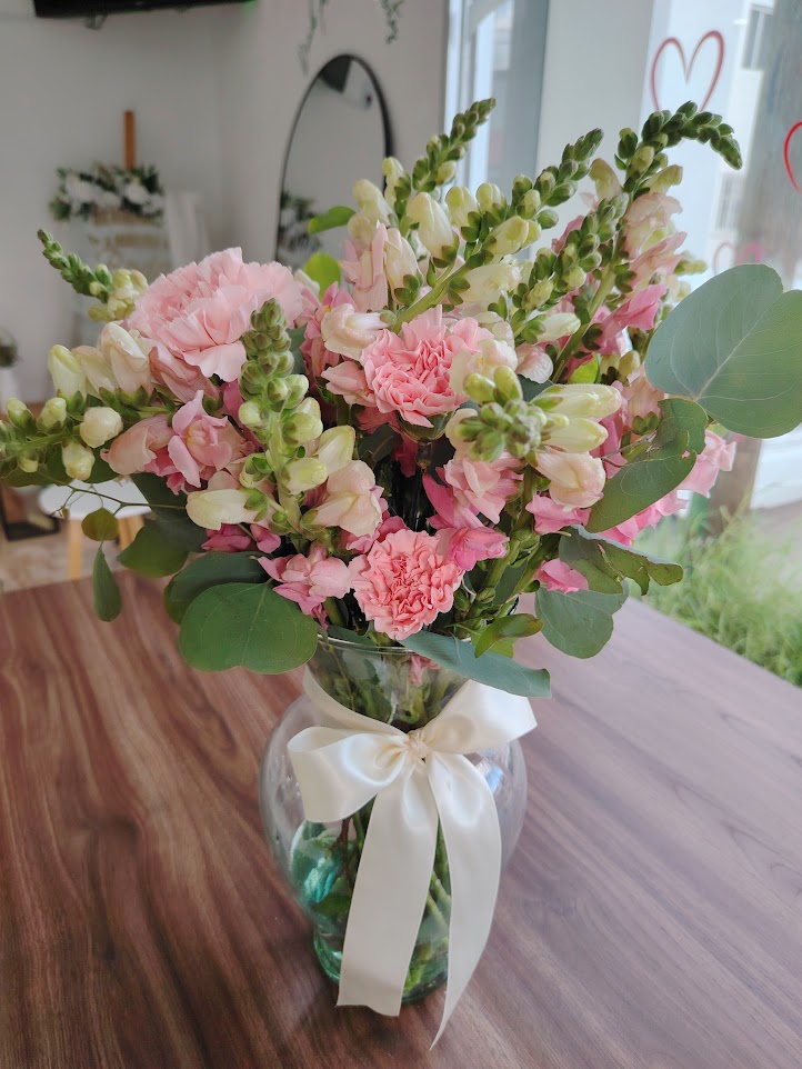 Florero de Clavel Rosa con Snapdragons