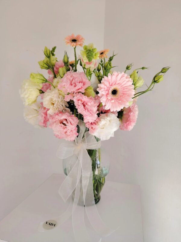FB_IMG_1786664092592 Florero de lisianthus con gerbera