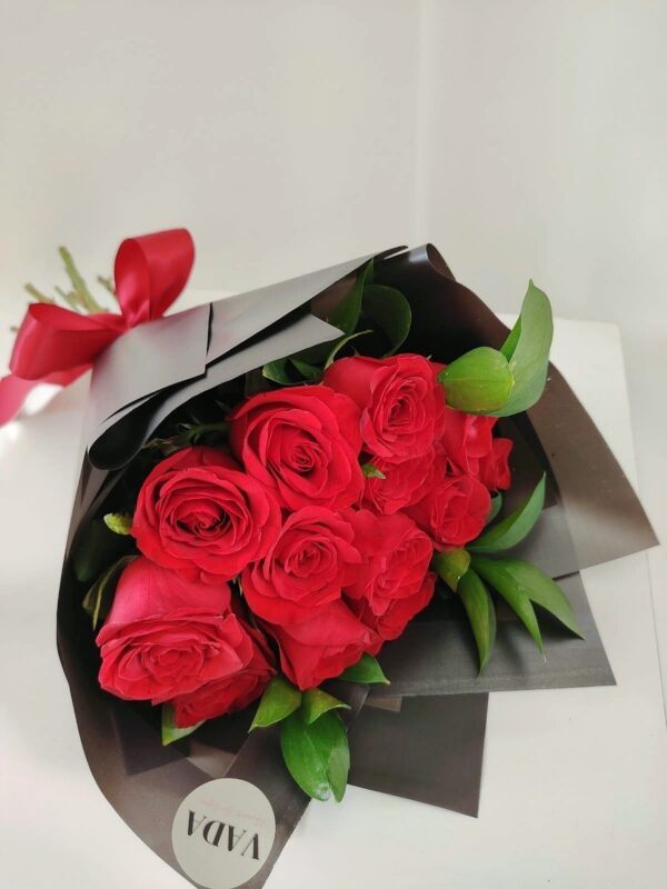 12 Rosas rojas con dollar