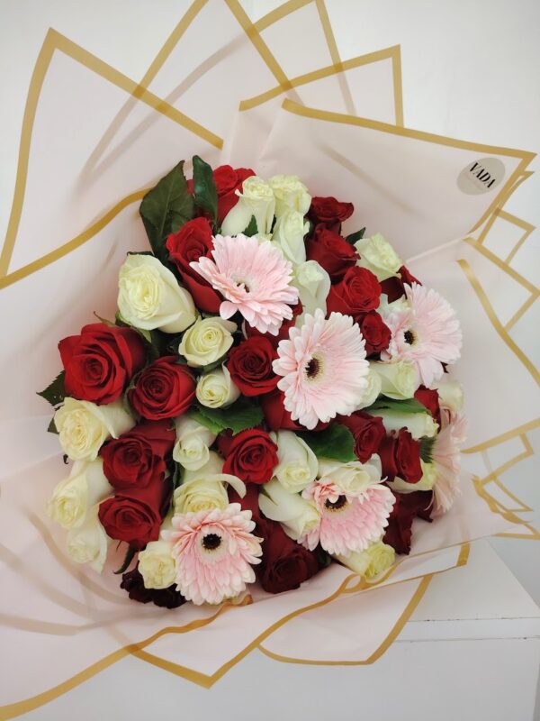 WhatsApp Image 2026-09-04 at 4.31.16 PM (1) Entre petalos